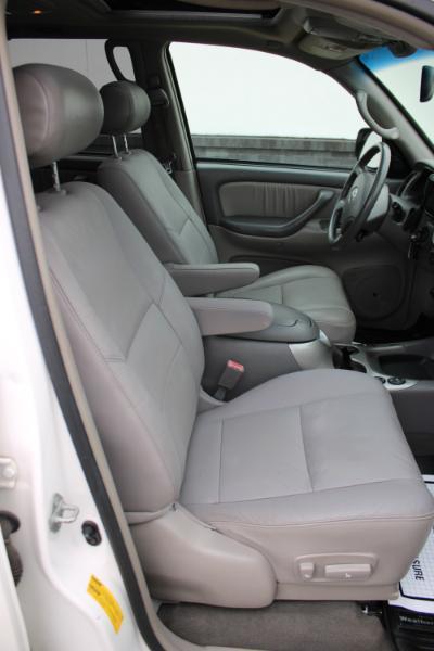 Toyota Sequoia Limited 2WD 2004