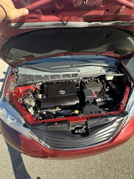 Toyota Sienna LE 8-Pass V6 2011
