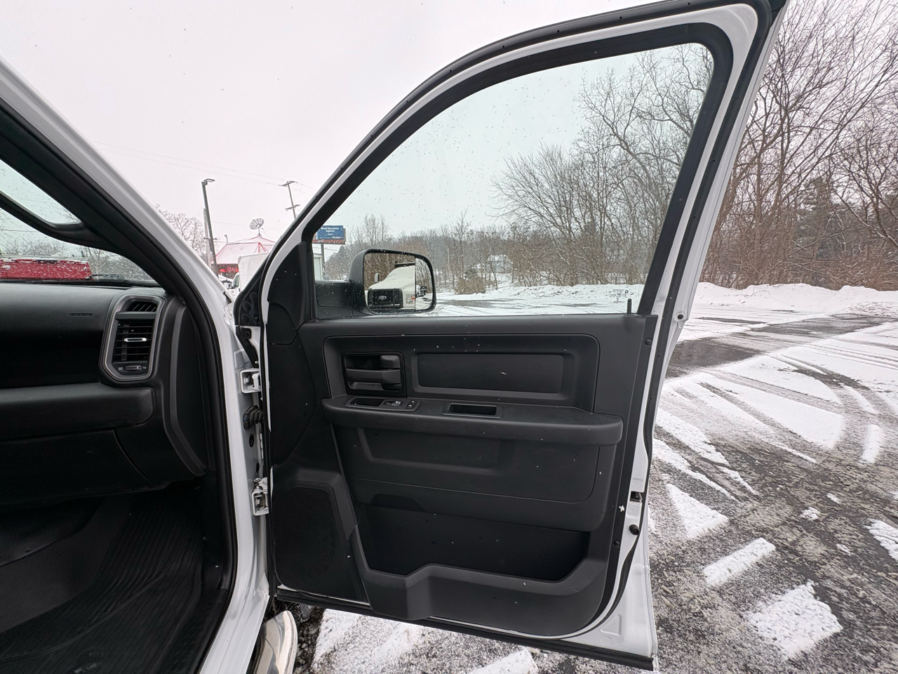 RAM 2500 Tradesman 4x4 Crew Cab 8' Box 2022