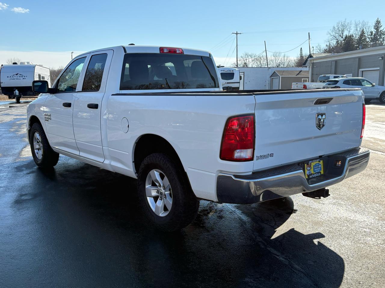 RAM 1500 Classic Tradesman 4x2 Quad Cab 6'4" Box 2021