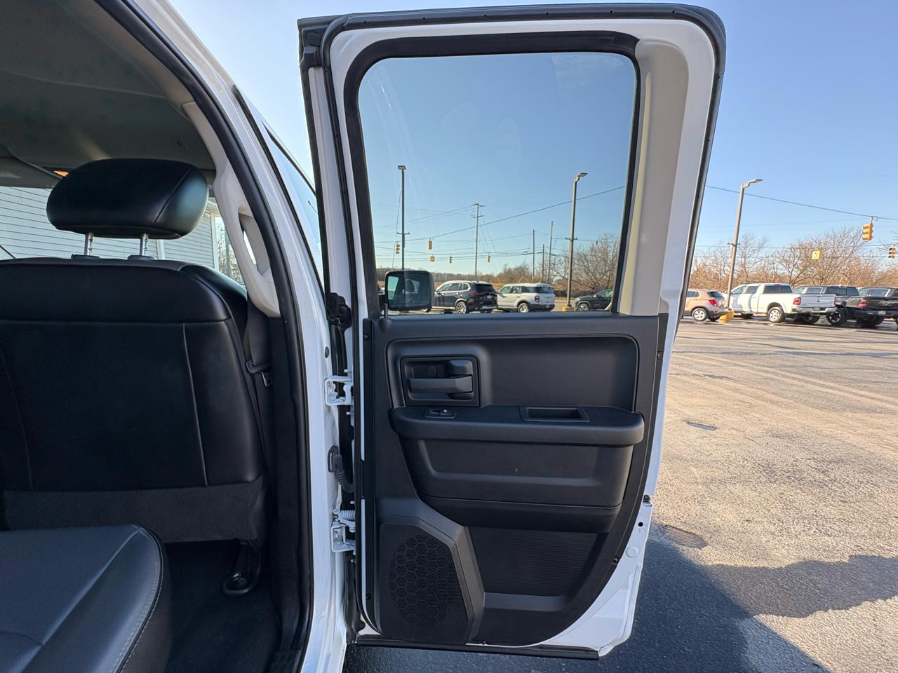 RAM 1500 Classic Tradesman 4x2 Quad Cab 6'4" Box 2021