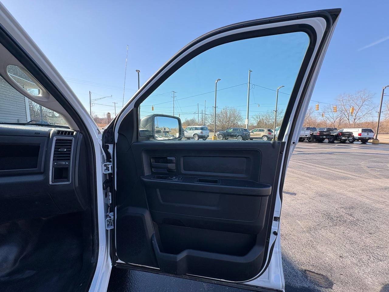 RAM 1500 Classic Tradesman 4x2 Quad Cab 6'4" Box 2021