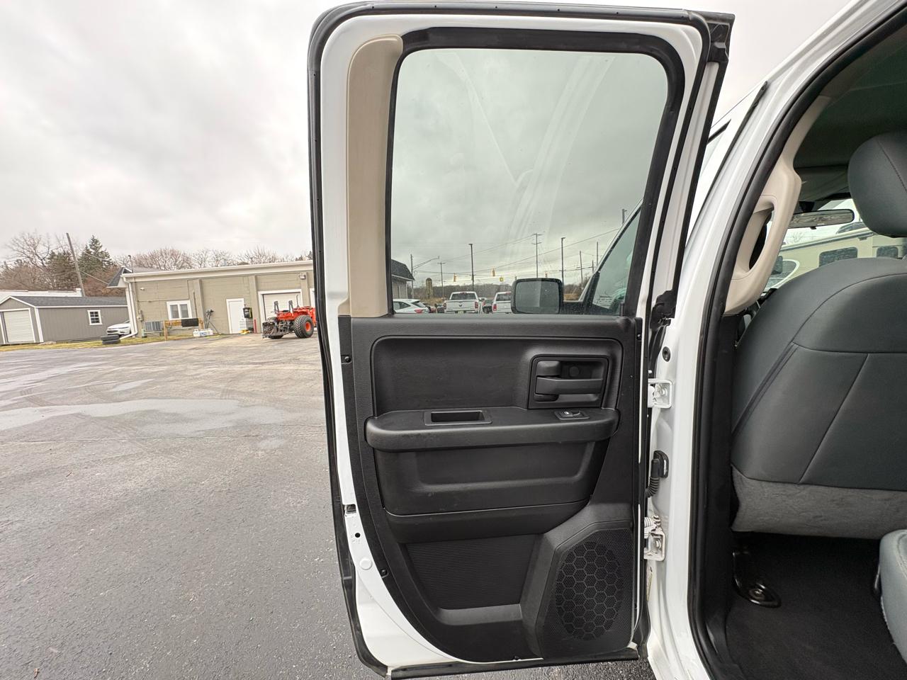 RAM 1500 Classic Express 4x4 Quad Cab 6'4" Box 2019