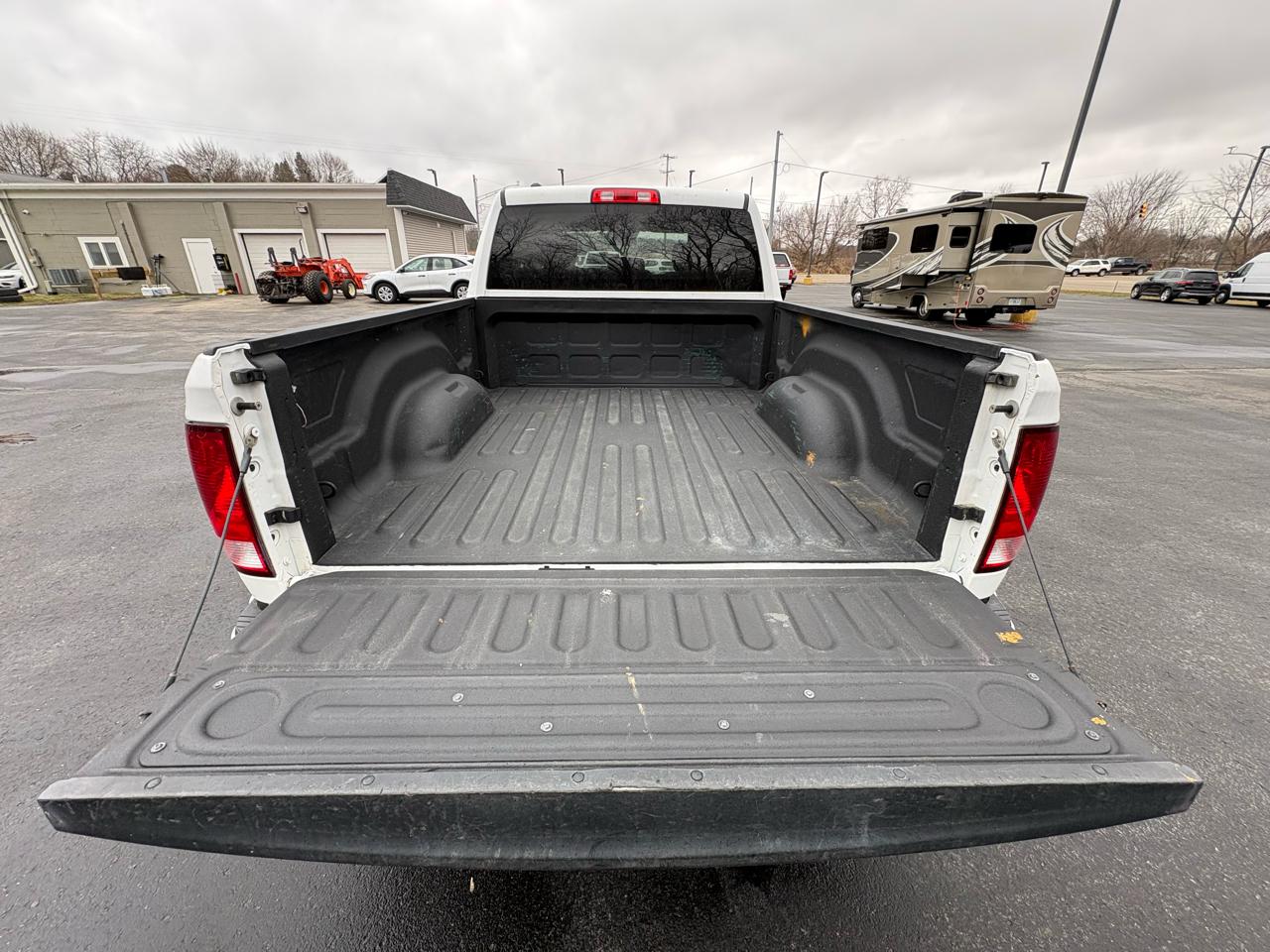 RAM 1500 Classic Express 4x4 Quad Cab 6'4" Box 2019