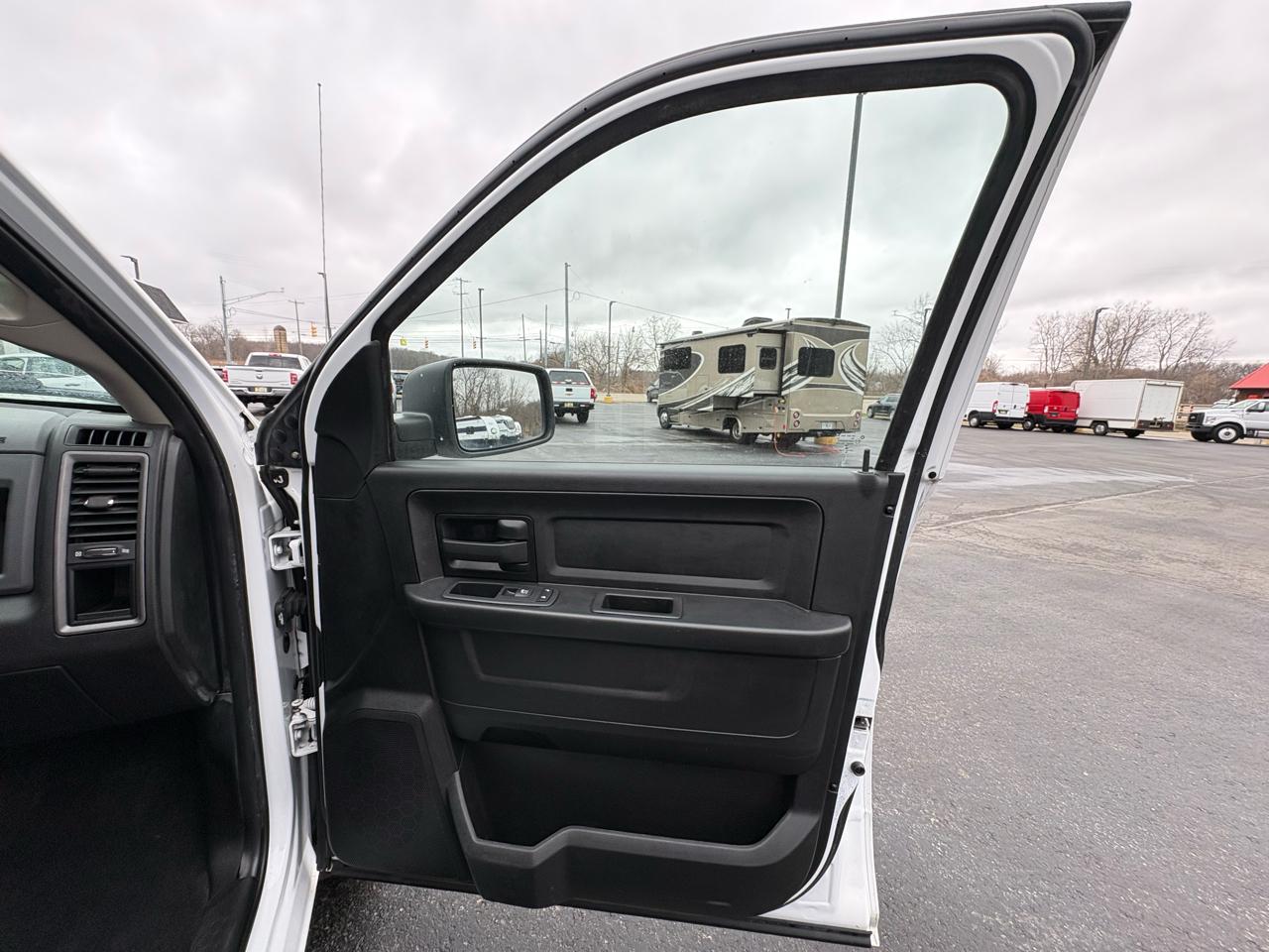 RAM 1500 Classic Express 4x4 Quad Cab 6'4" Box 2019