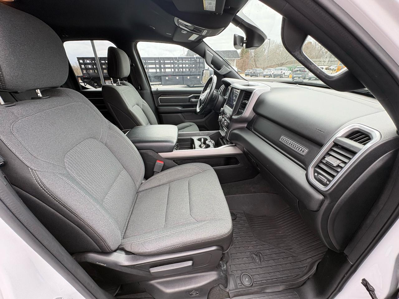 RAM 1500 Big Horn 4x4 Quad Cab 6'4" Box 2021