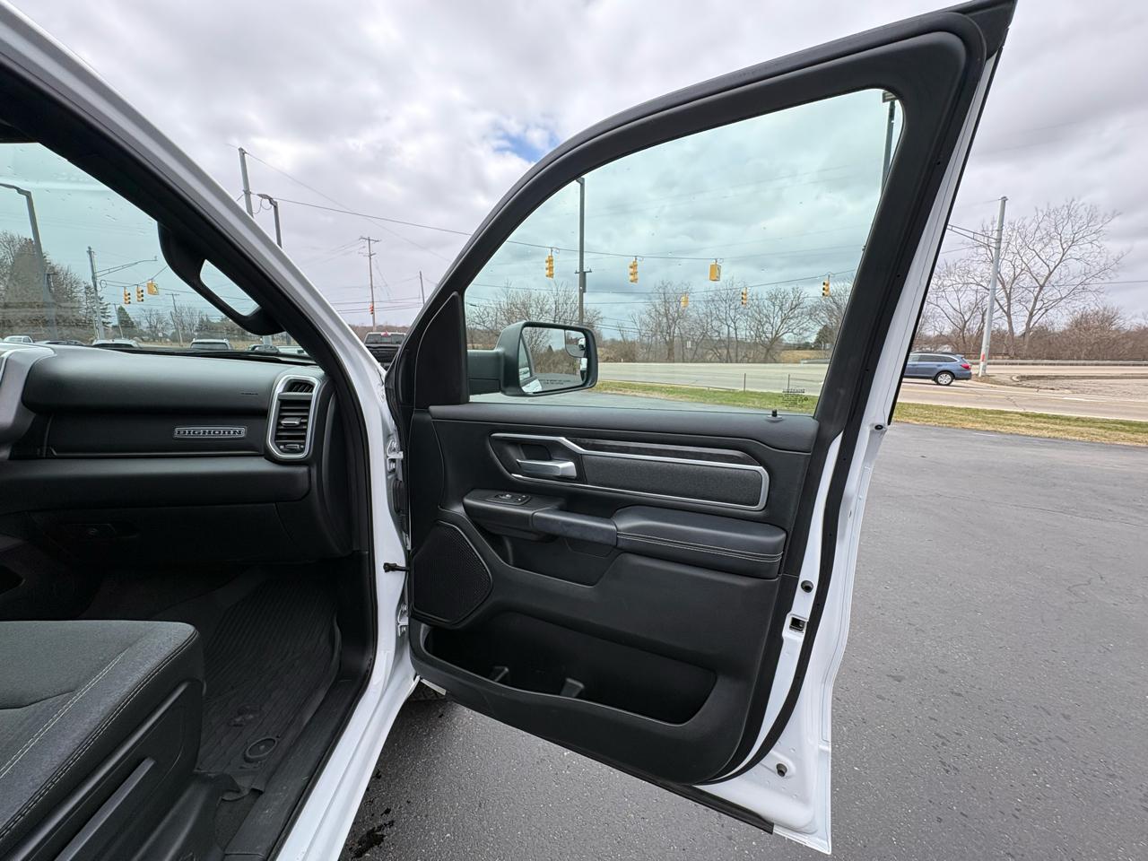 RAM 1500 Big Horn 4x4 Quad Cab 6'4" Box 2021