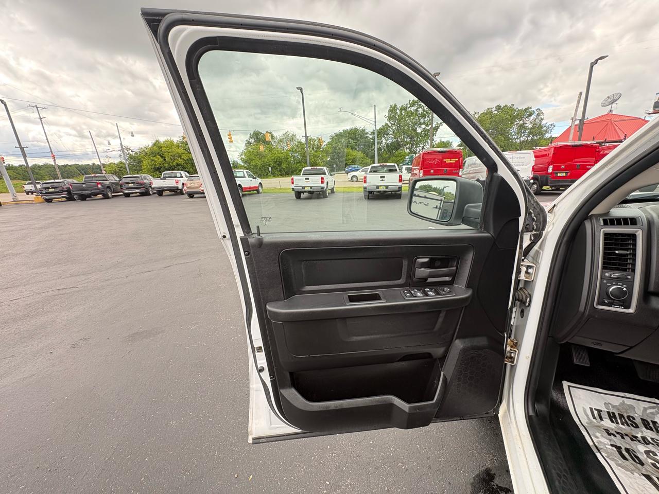 RAM 1500 Classic Tradesman 4x2 Quad Cab 6'4" Box 2021