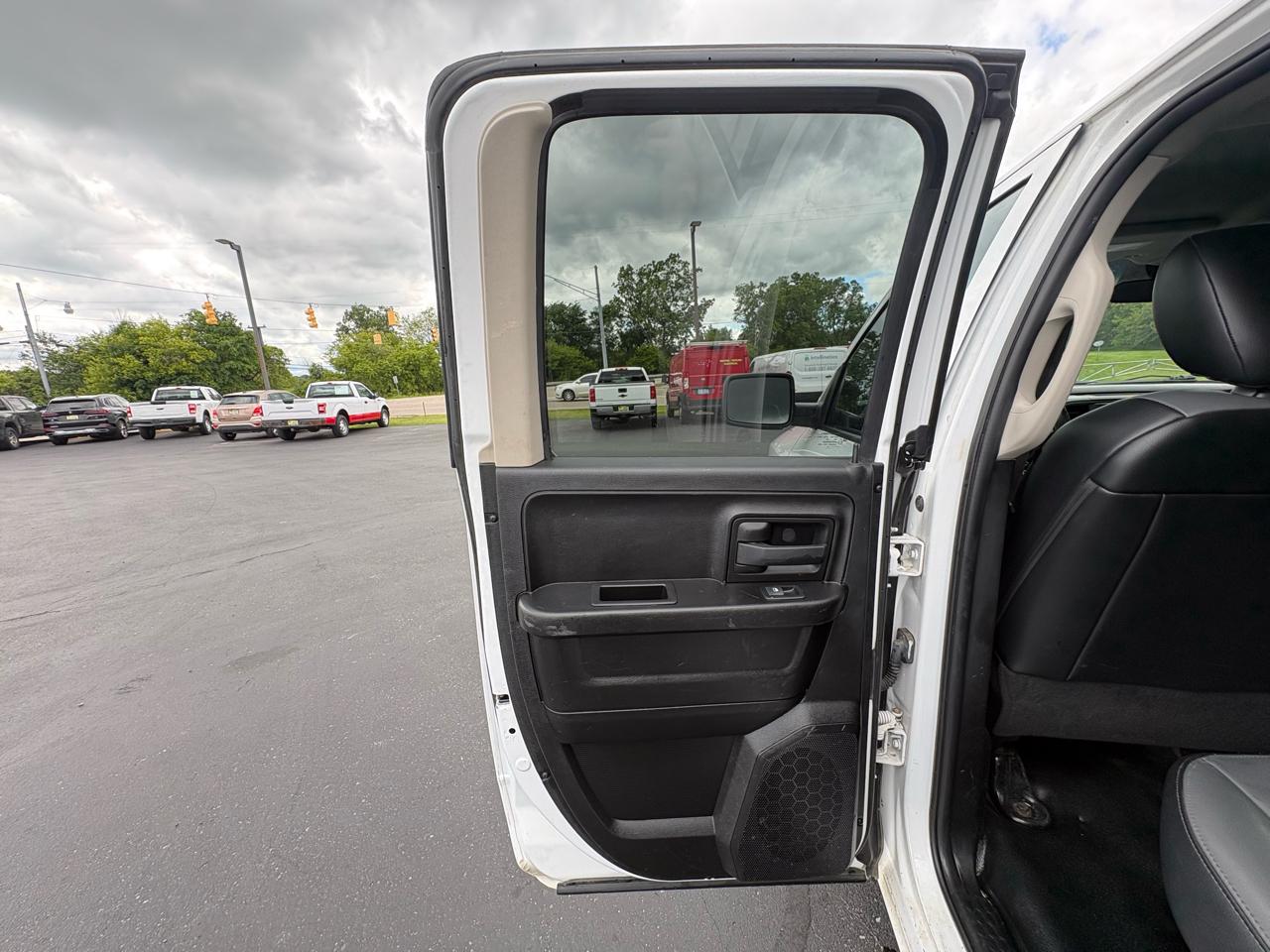 RAM 1500 Classic Tradesman 4x2 Quad Cab 6'4" Box 2021