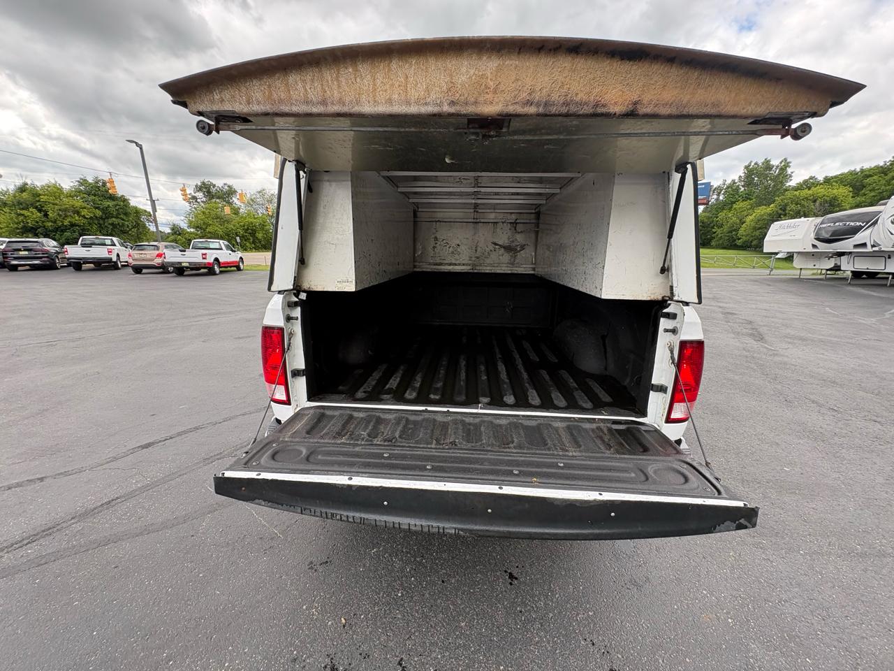 RAM 1500 Classic Tradesman 4x2 Quad Cab 6'4" Box 2021