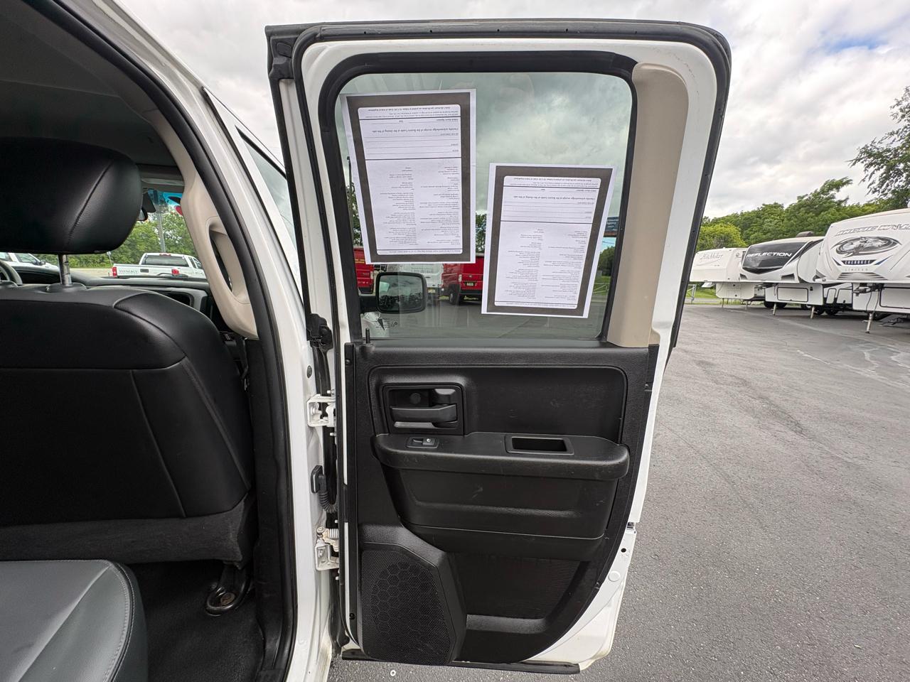 RAM 1500 Classic Tradesman 4x2 Quad Cab 6'4" Box 2021