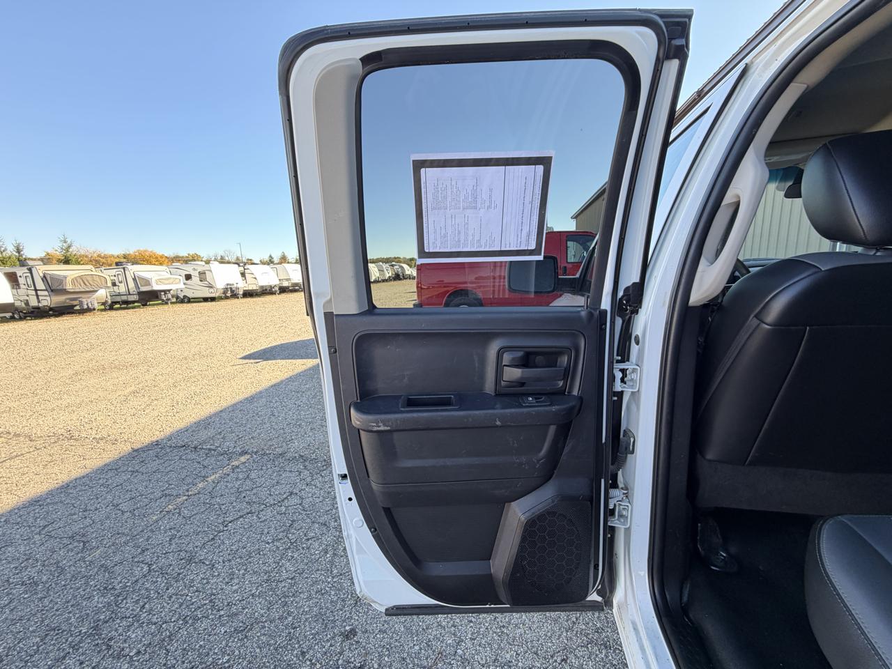 RAM 1500 Classic Tradesman 4x2 Quad Cab 6'4" Box 2021