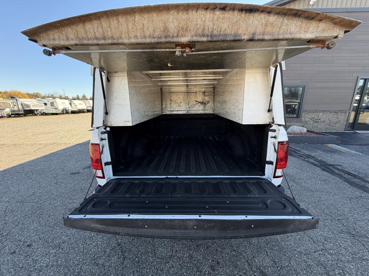 RAM 1500 Classic Tradesman 4x2 Quad Cab 6'4" Box 2021