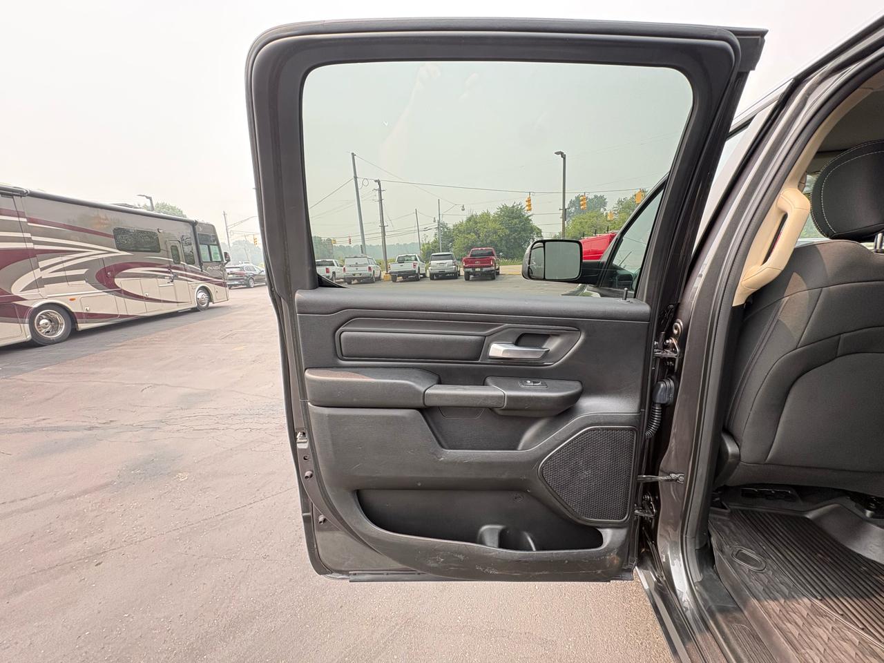 RAM 1500 Tradesman 4x4 Crew Cab 5'7" Box 2019