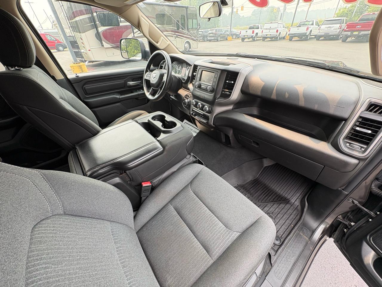 RAM 1500 Tradesman 4x4 Crew Cab 5'7" Box 2019