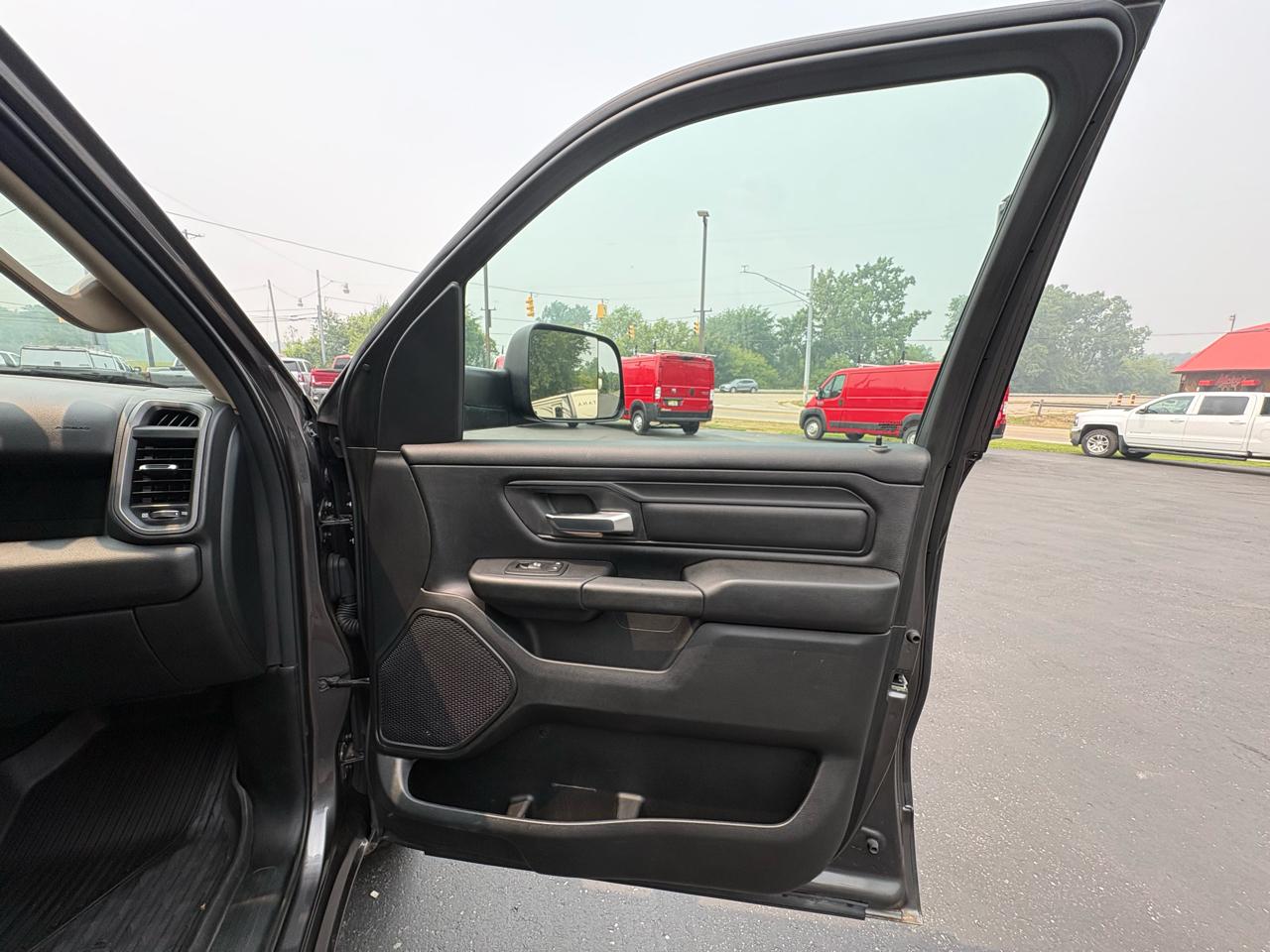 RAM 1500 Tradesman 4x4 Crew Cab 5'7" Box 2019