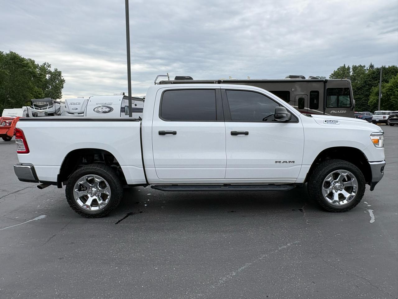 RAM 1500 Big Horn 4x4 Crew Cab 5'7" Box 2023