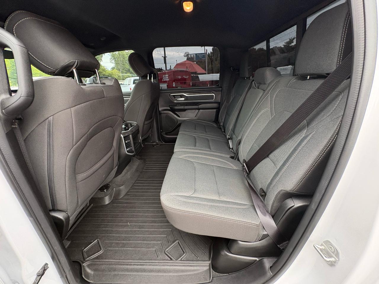 RAM 1500 Big Horn 4x4 Crew Cab 5'7" Box 2023