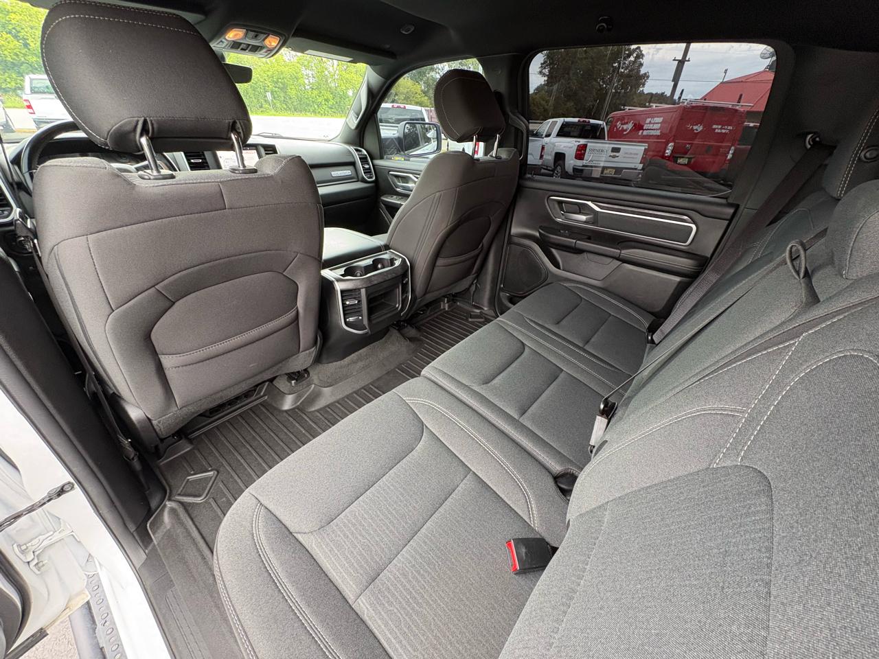 RAM 1500 Big Horn 4x4 Crew Cab 5'7" Box 2023