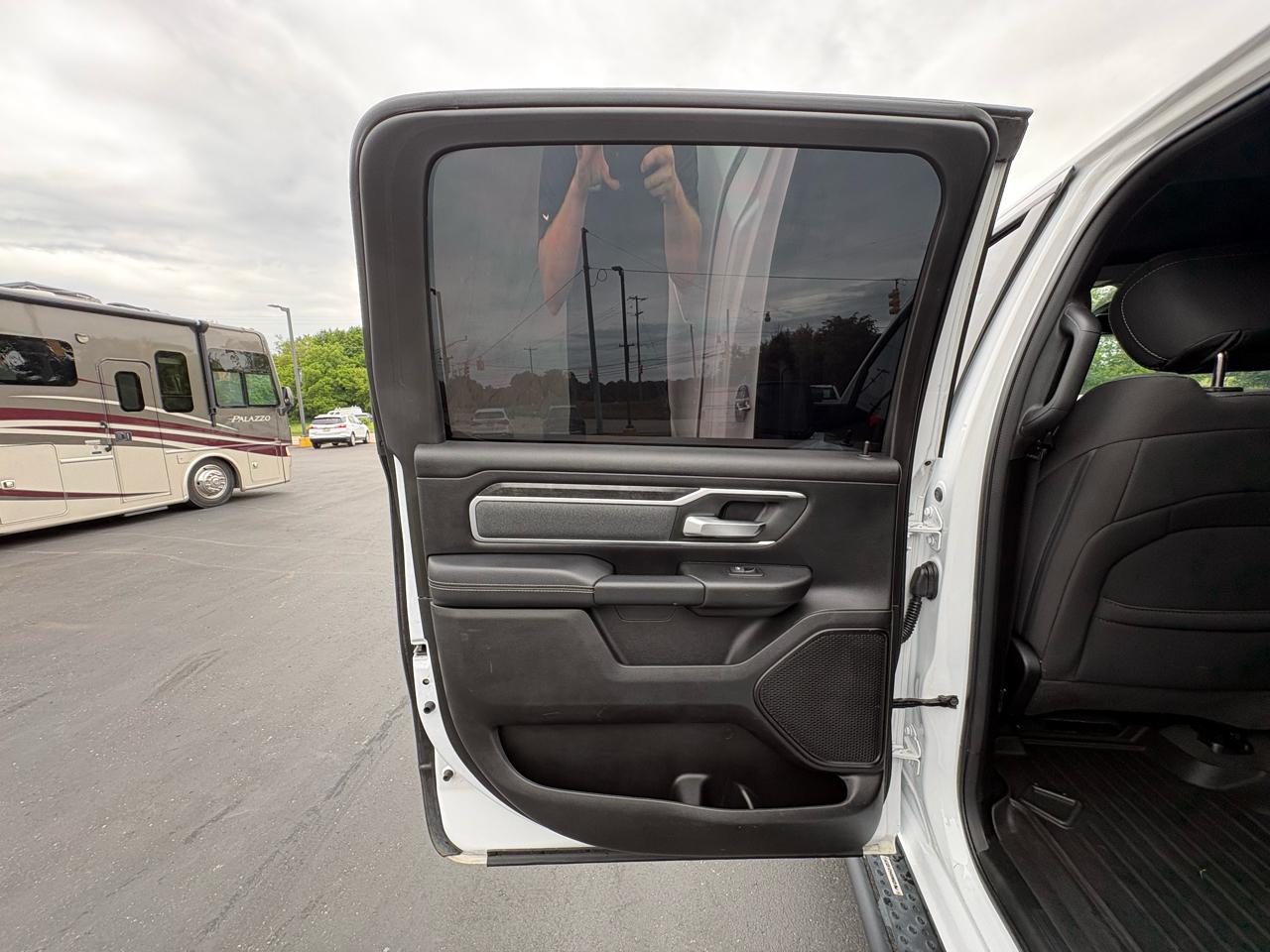 RAM 1500 Big Horn 4x4 Crew Cab 5'7" Box 2023