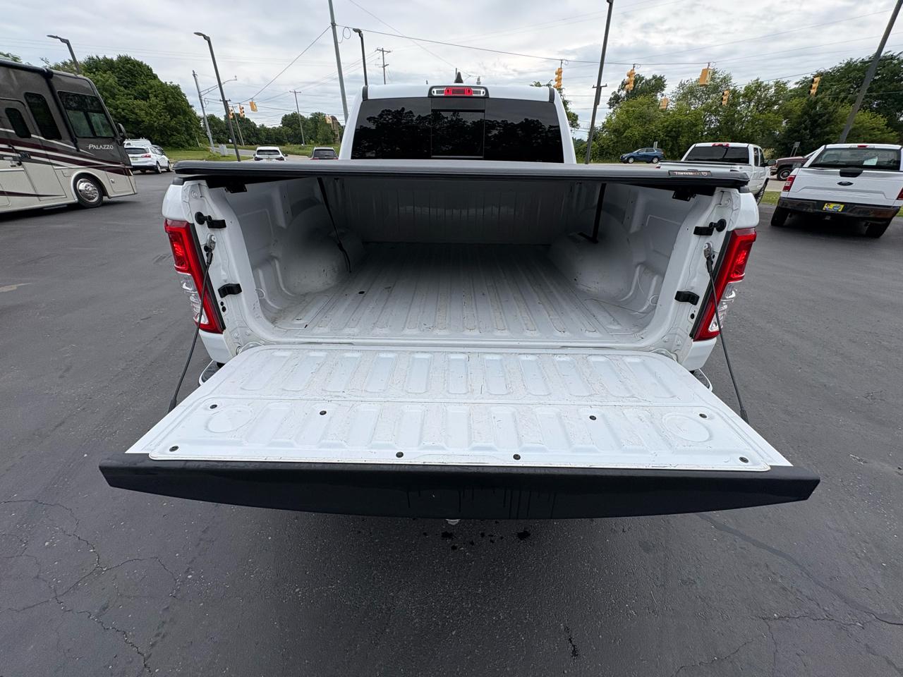 RAM 1500 Big Horn 4x4 Crew Cab 5'7" Box 2023