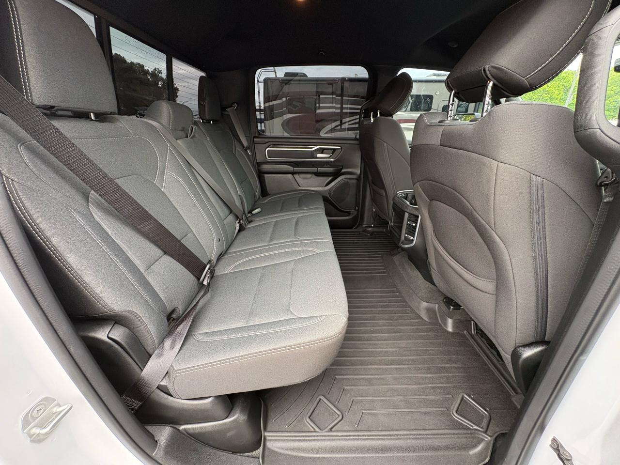 RAM 1500 Big Horn 4x4 Crew Cab 5'7" Box 2023