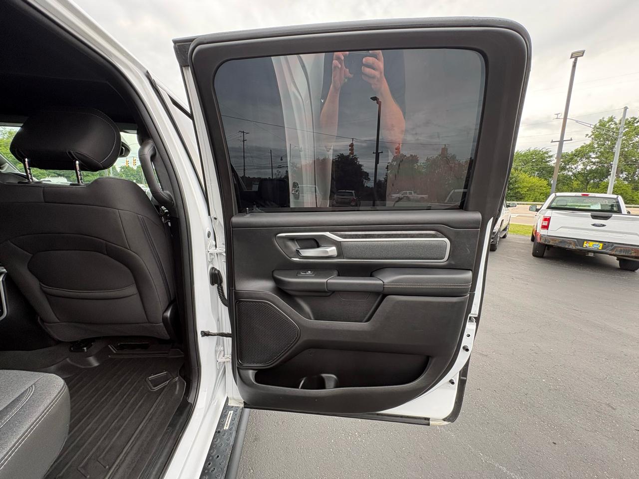 RAM 1500 Big Horn 4x4 Crew Cab 5'7" Box 2023