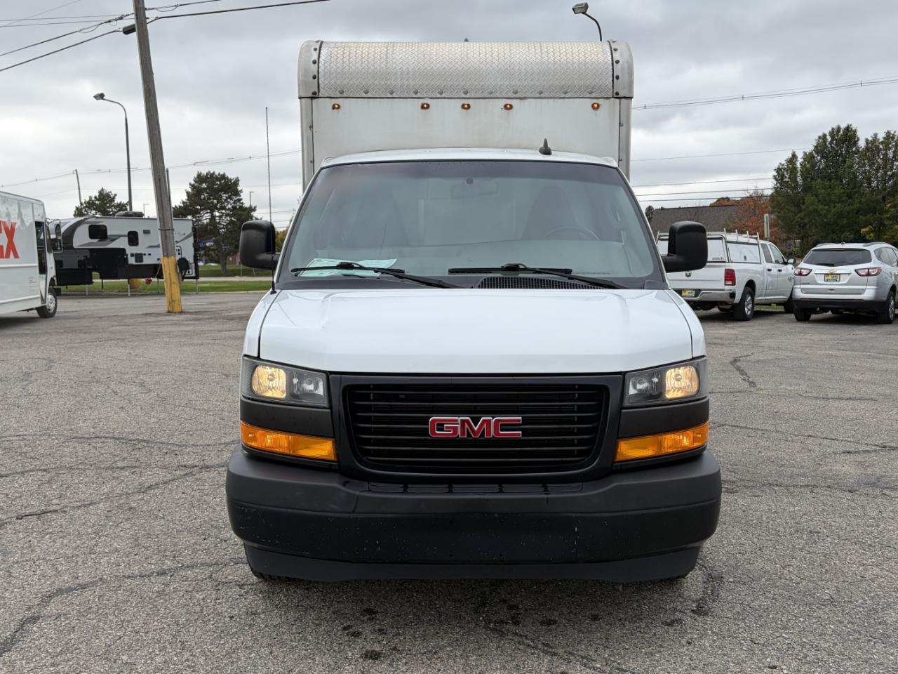 GMC Savana Commercial Cutaway 3500 Van 139" 2021