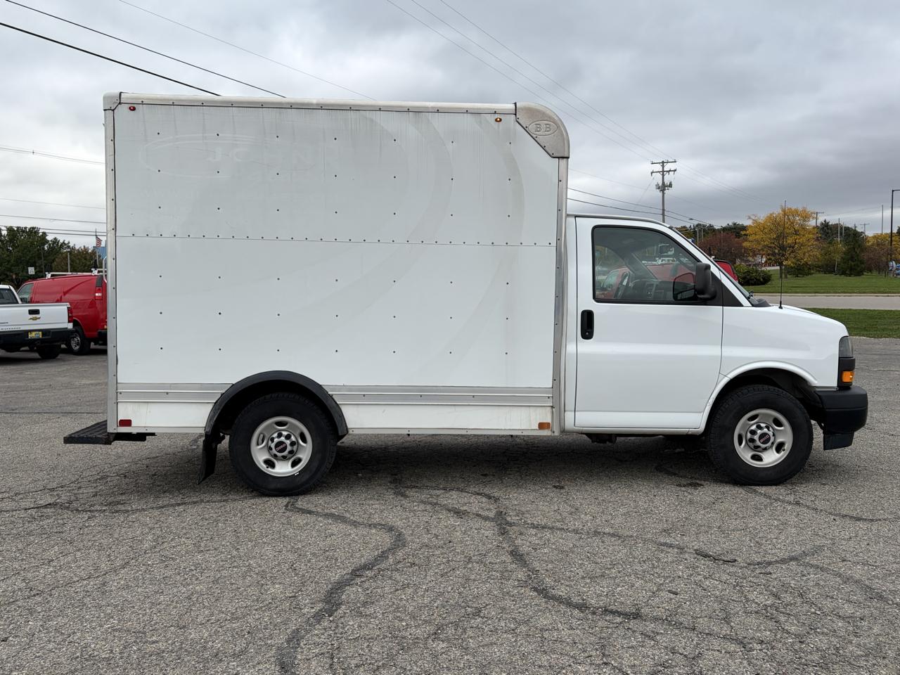 GMC Savana Commercial Cutaway 3500 Van 139" 2021