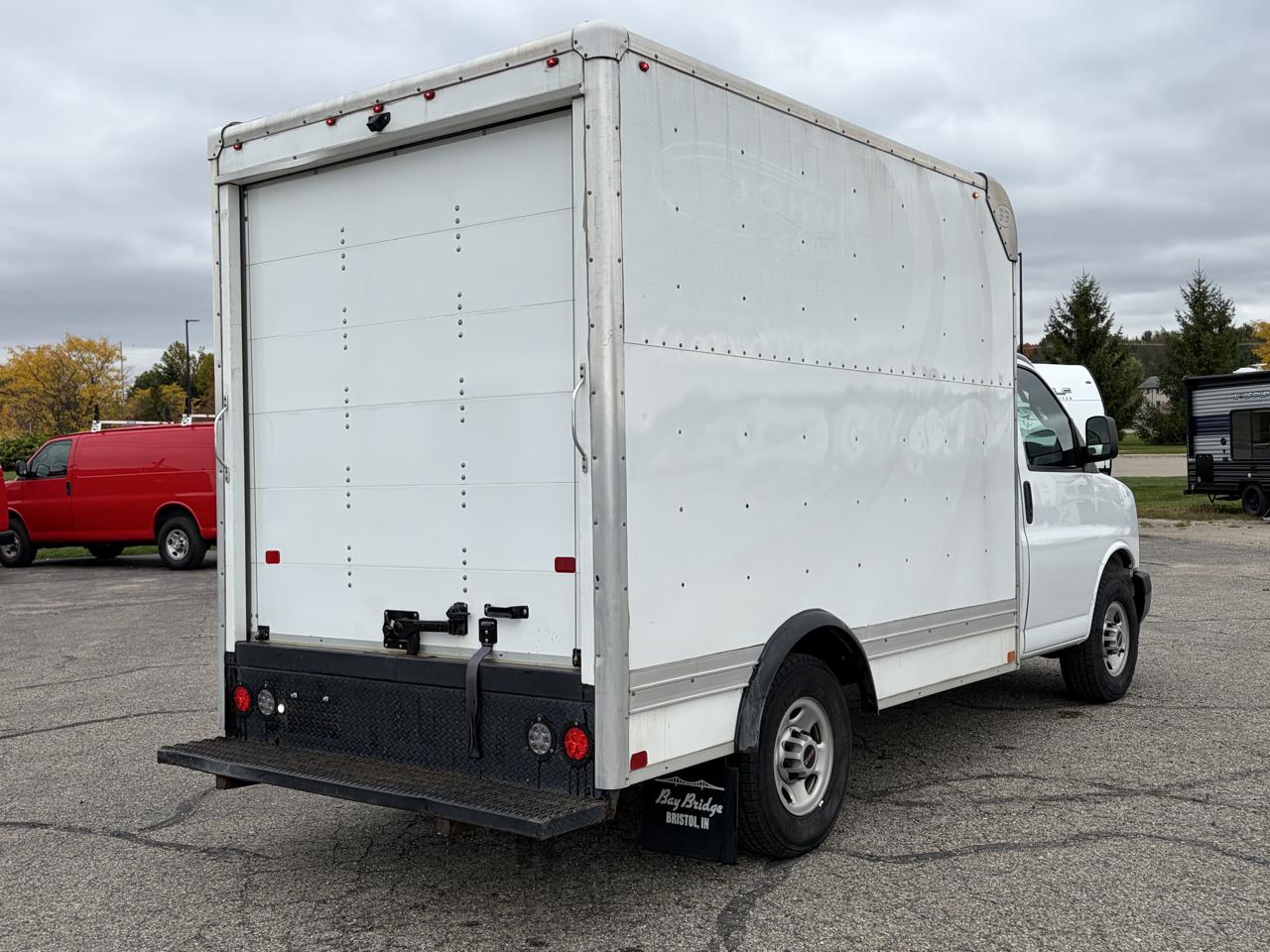 GMC Savana Commercial Cutaway 3500 Van 139" 2021