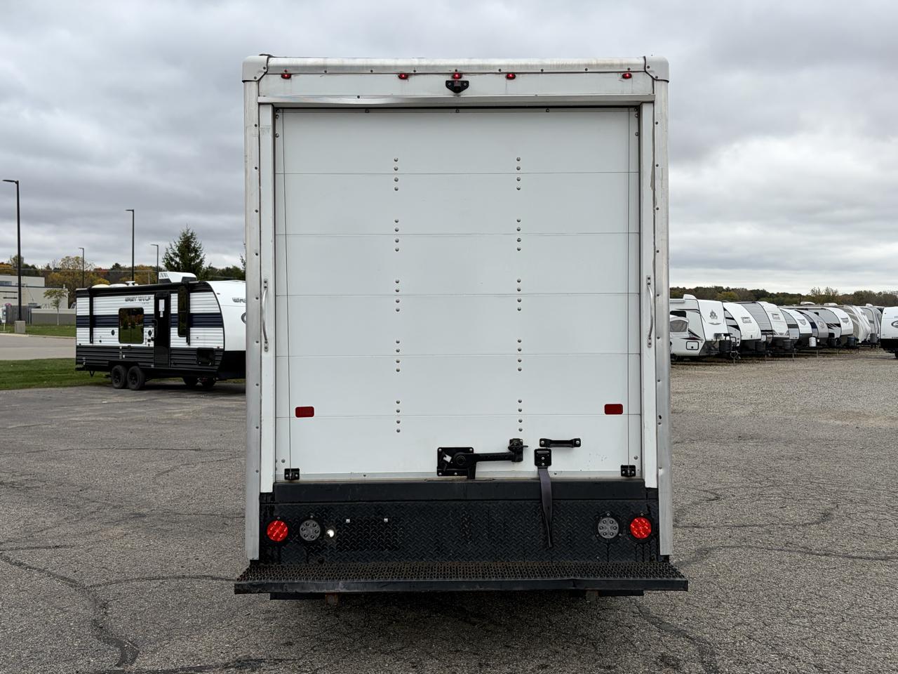 GMC Savana Commercial Cutaway 3500 Van 139" 2021