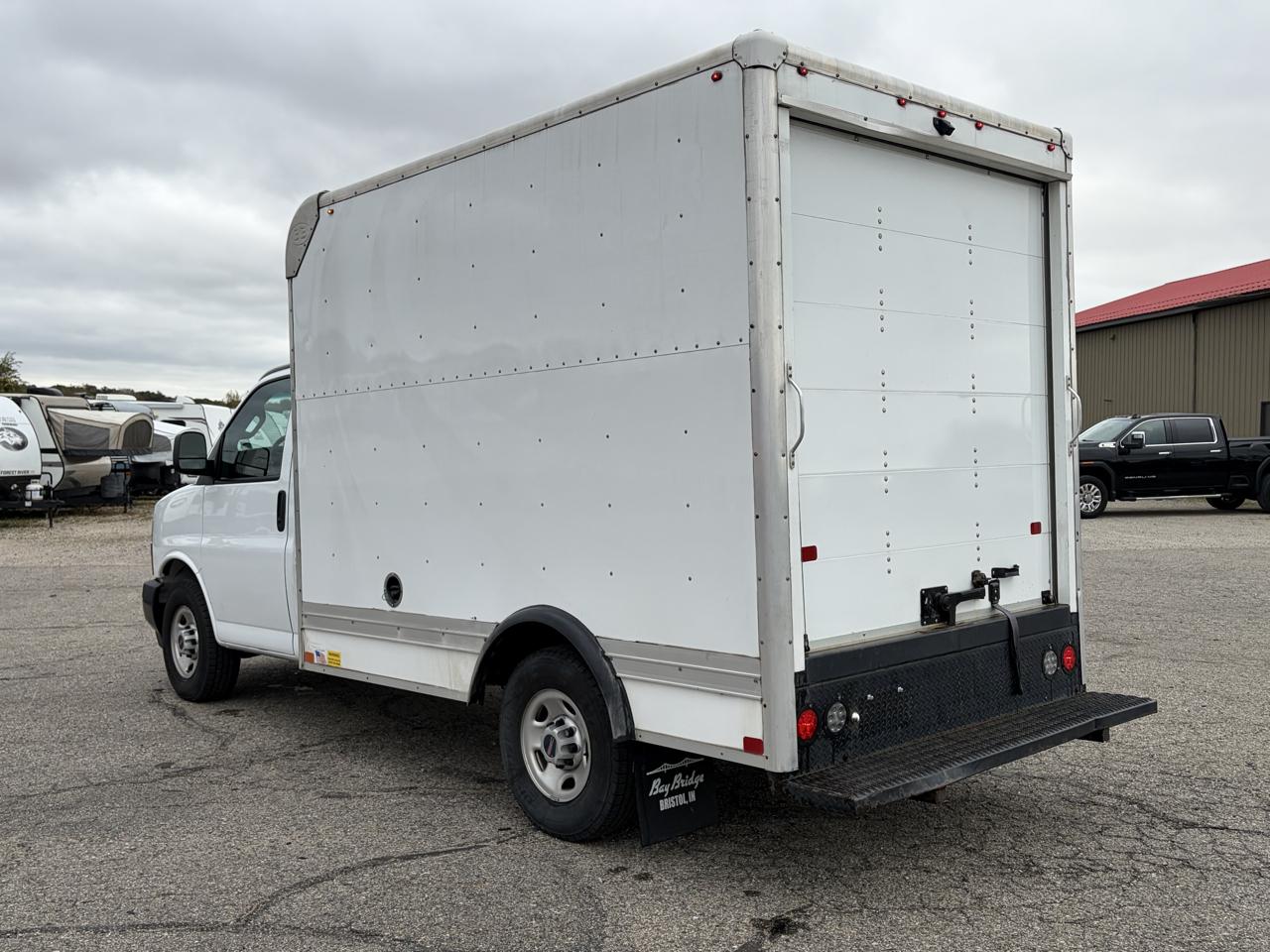 GMC Savana Commercial Cutaway 3500 Van 139" 2021