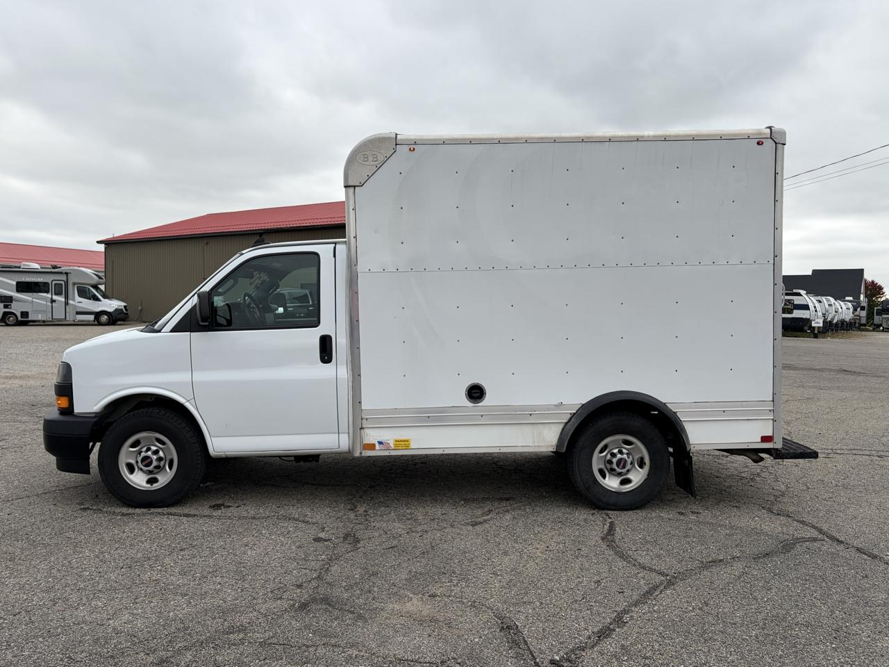 GMC Savana Commercial Cutaway 3500 Van 139" 2021