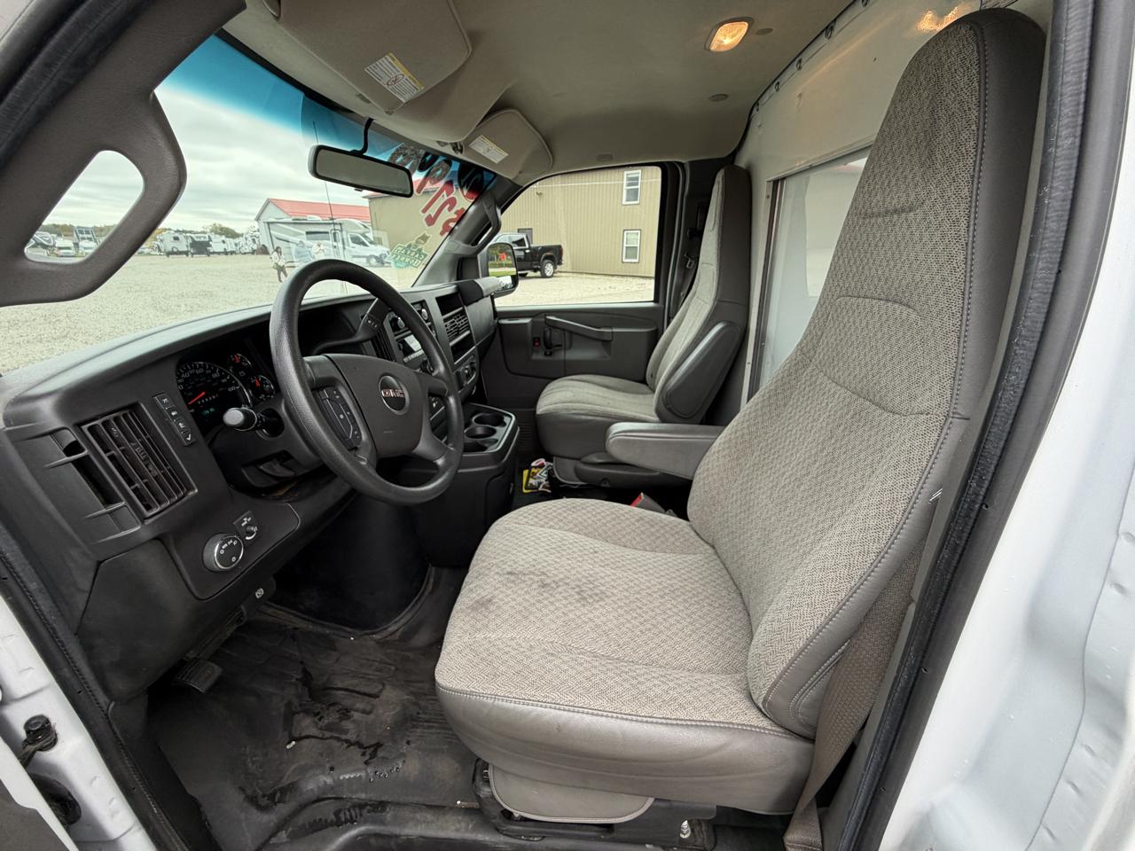 GMC Savana Commercial Cutaway 3500 Van 139" 2021