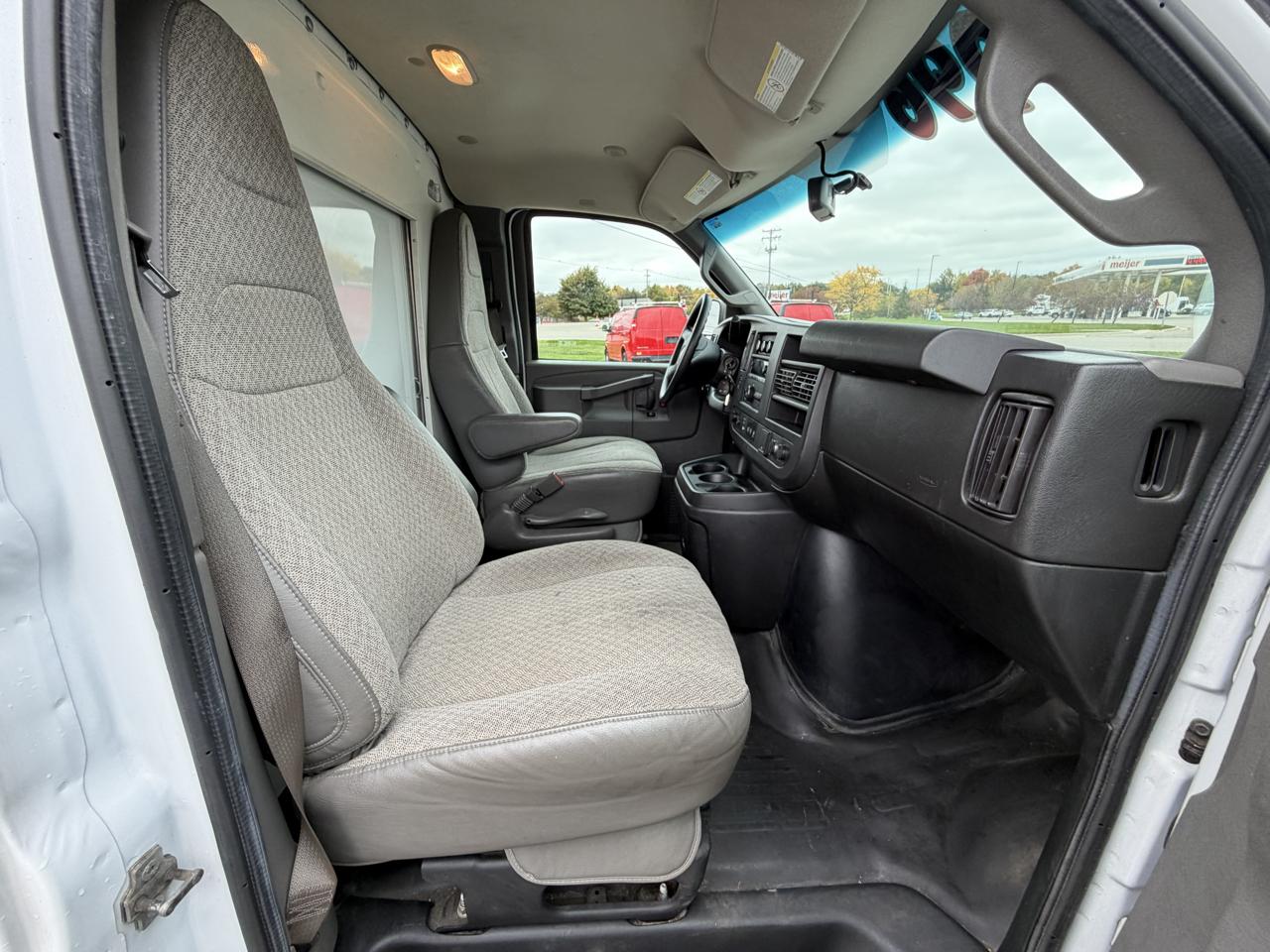 GMC Savana Commercial Cutaway 3500 Van 139" 2021