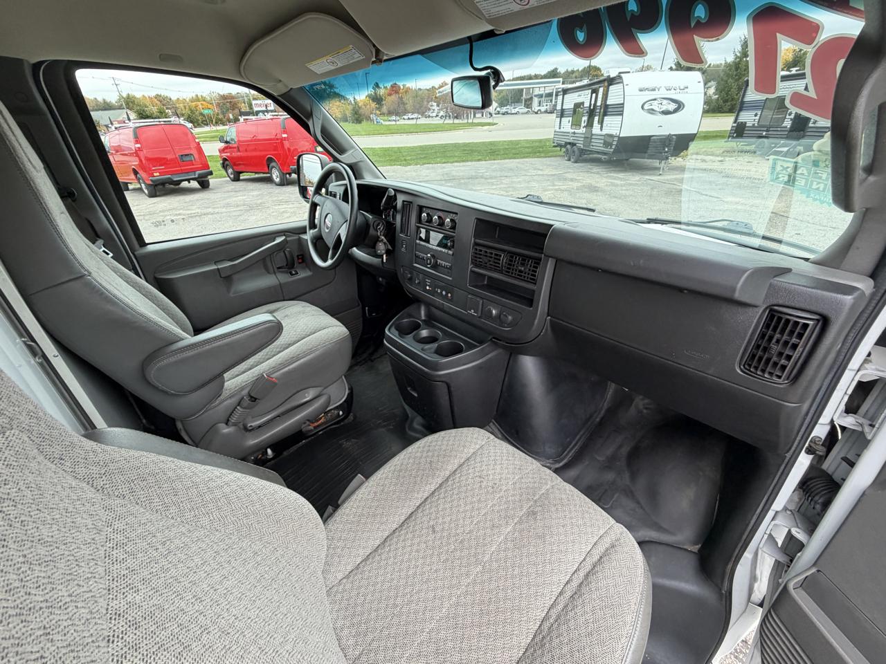 GMC Savana Commercial Cutaway 3500 Van 139" 2021