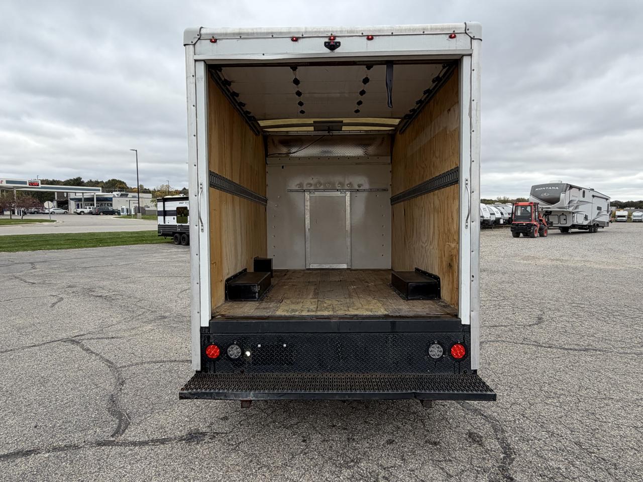 GMC Savana Commercial Cutaway 3500 Van 139" 2021