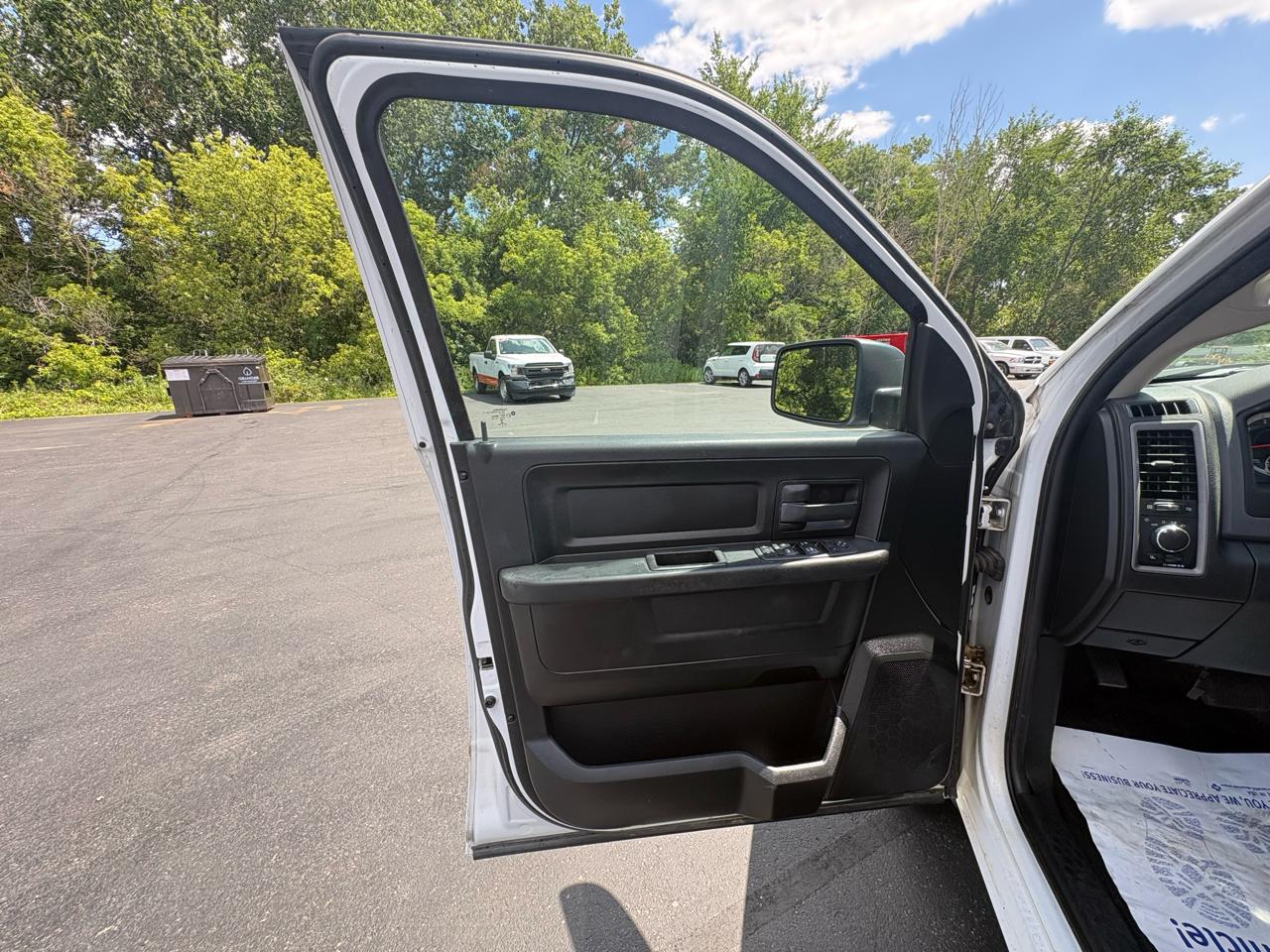 RAM 1500 Tradesman 4x2 Quad Cab 6'4" Box 2018