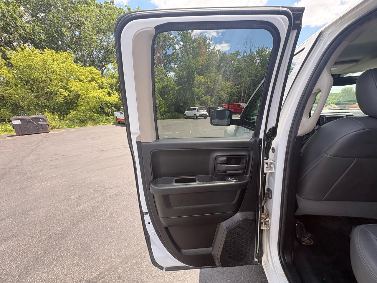 RAM 1500 Tradesman 4x2 Quad Cab 6'4" Box 2018