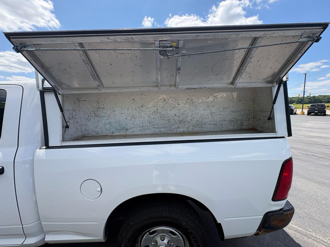 RAM 1500 Tradesman 4x2 Quad Cab 6'4" Box 2018