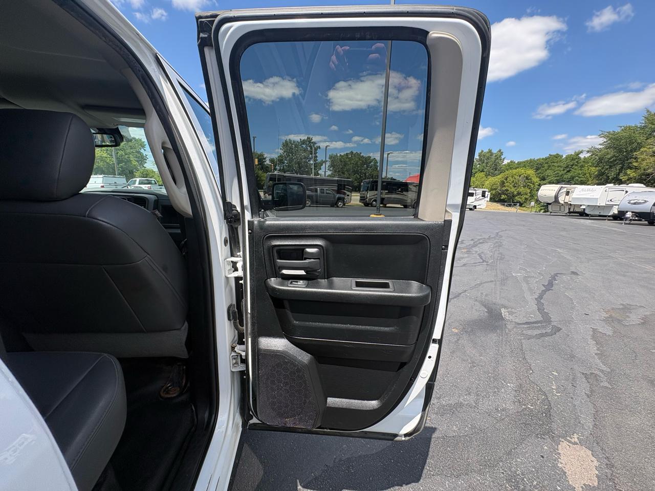 RAM 1500 Tradesman 4x2 Quad Cab 6'4" Box 2018