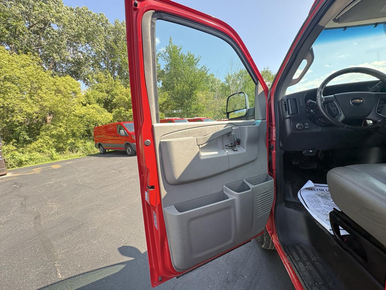 Chevrolet Express Cargo Van RWD 2500 135" 2021