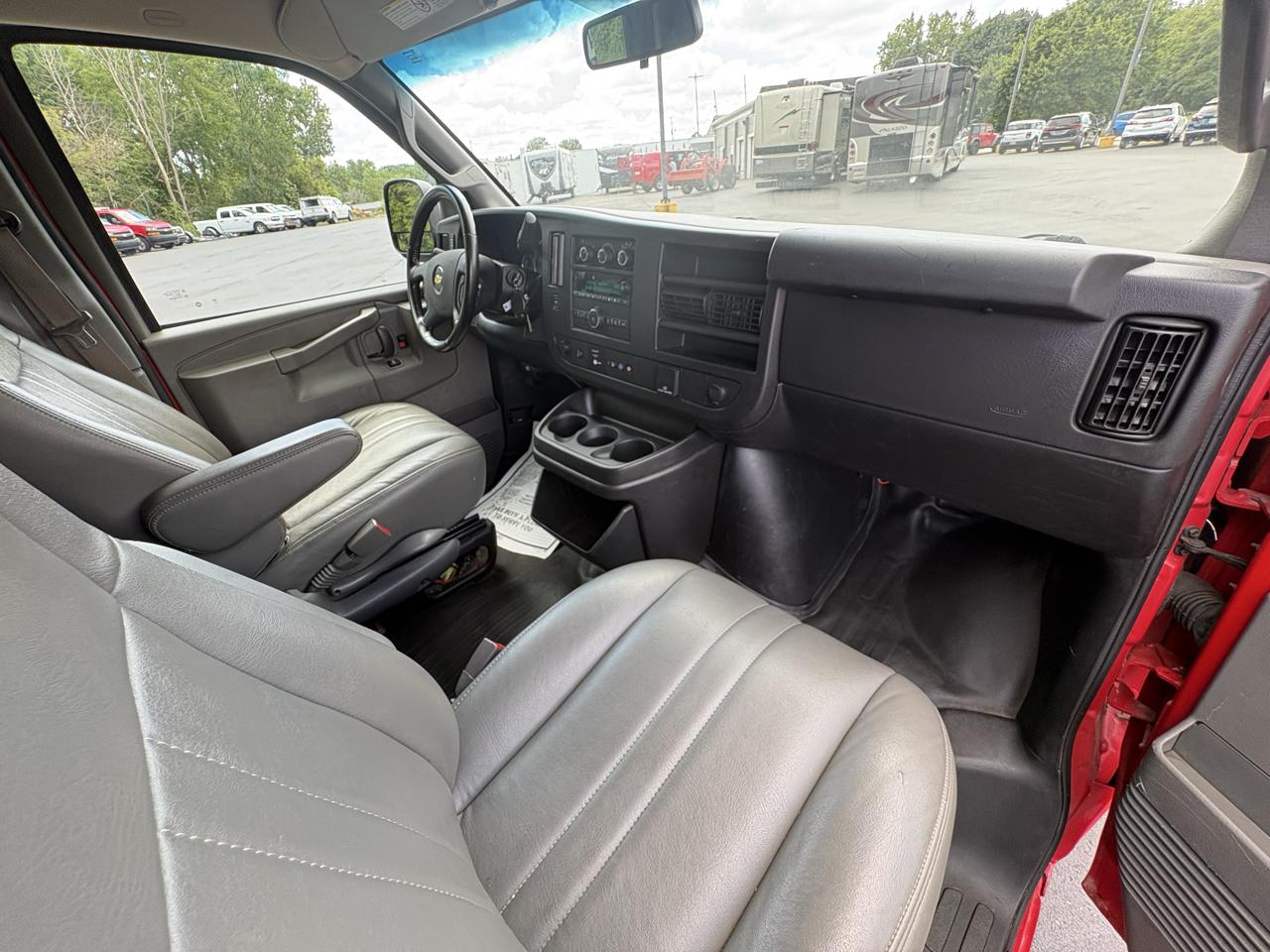 Chevrolet Express Cargo Van RWD 2500 135" 2021