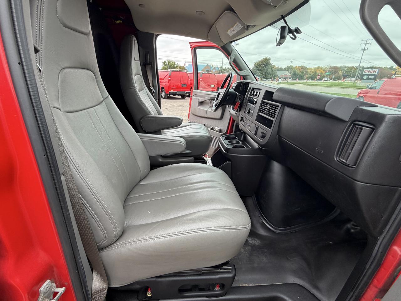 Chevrolet Express Cargo Van RWD 2500 135" 2021