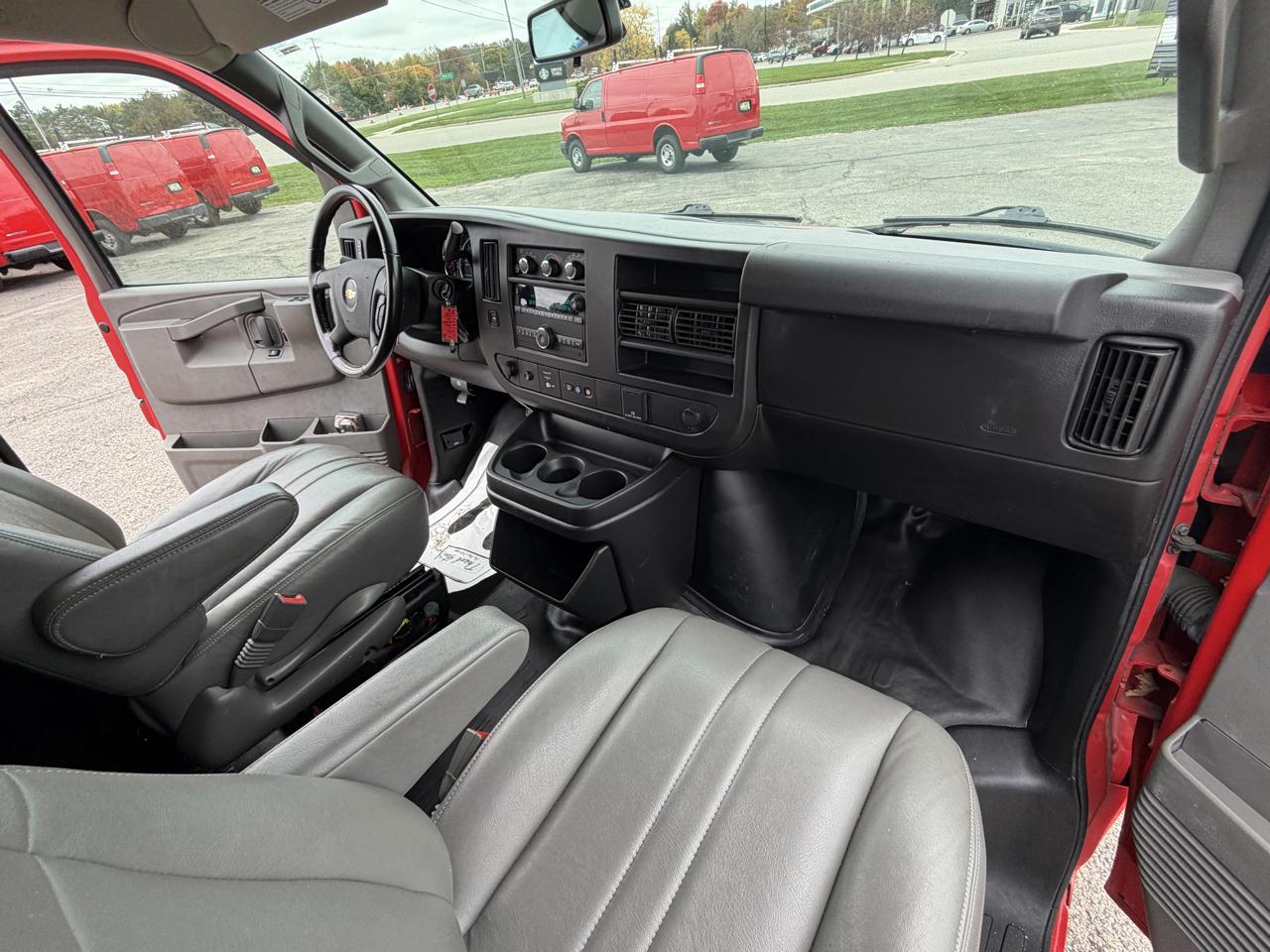 Chevrolet Express Cargo Van RWD 2500 135" 2021