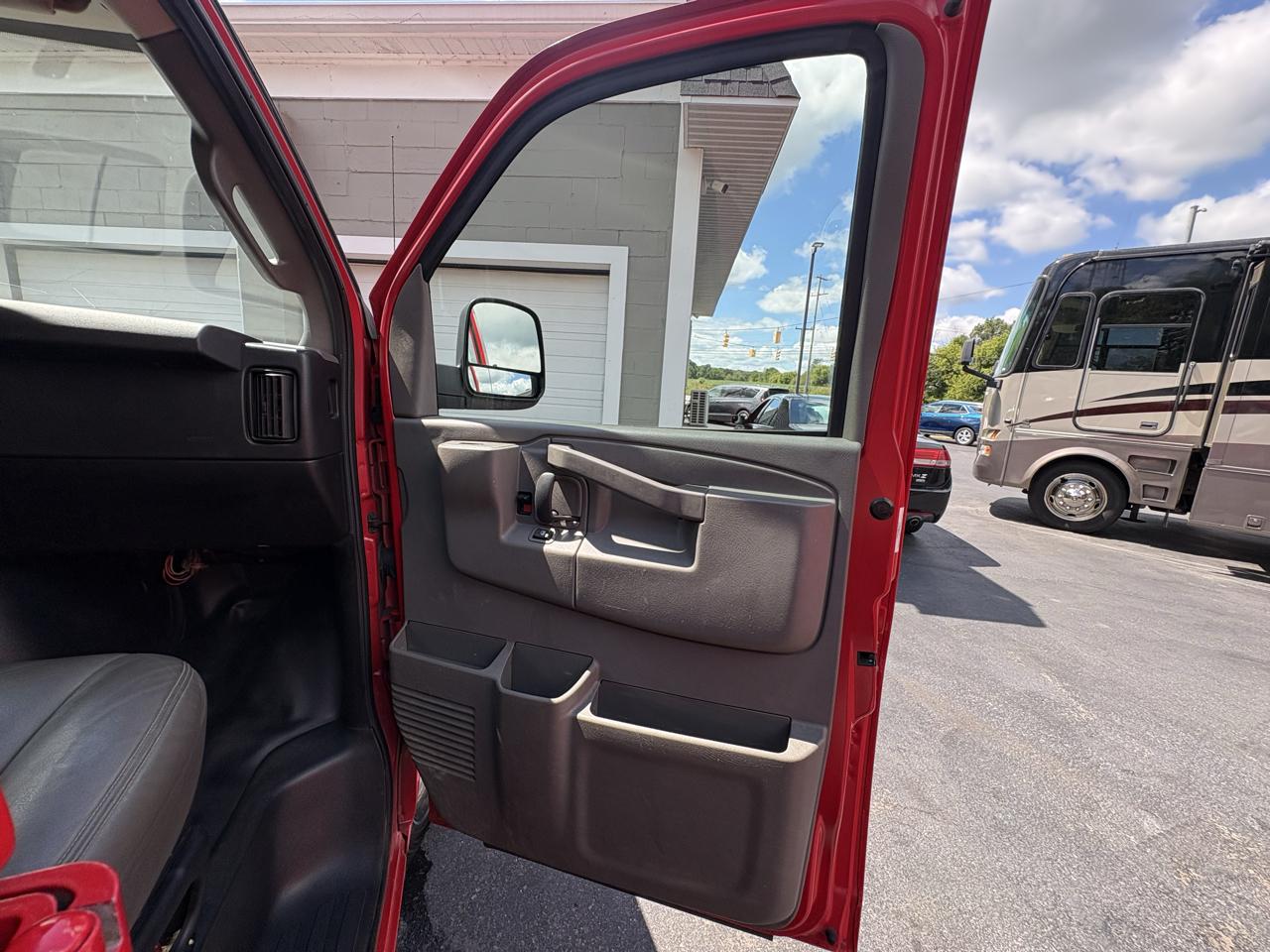 Chevrolet Express Cargo Van RWD 2500 135" 2021