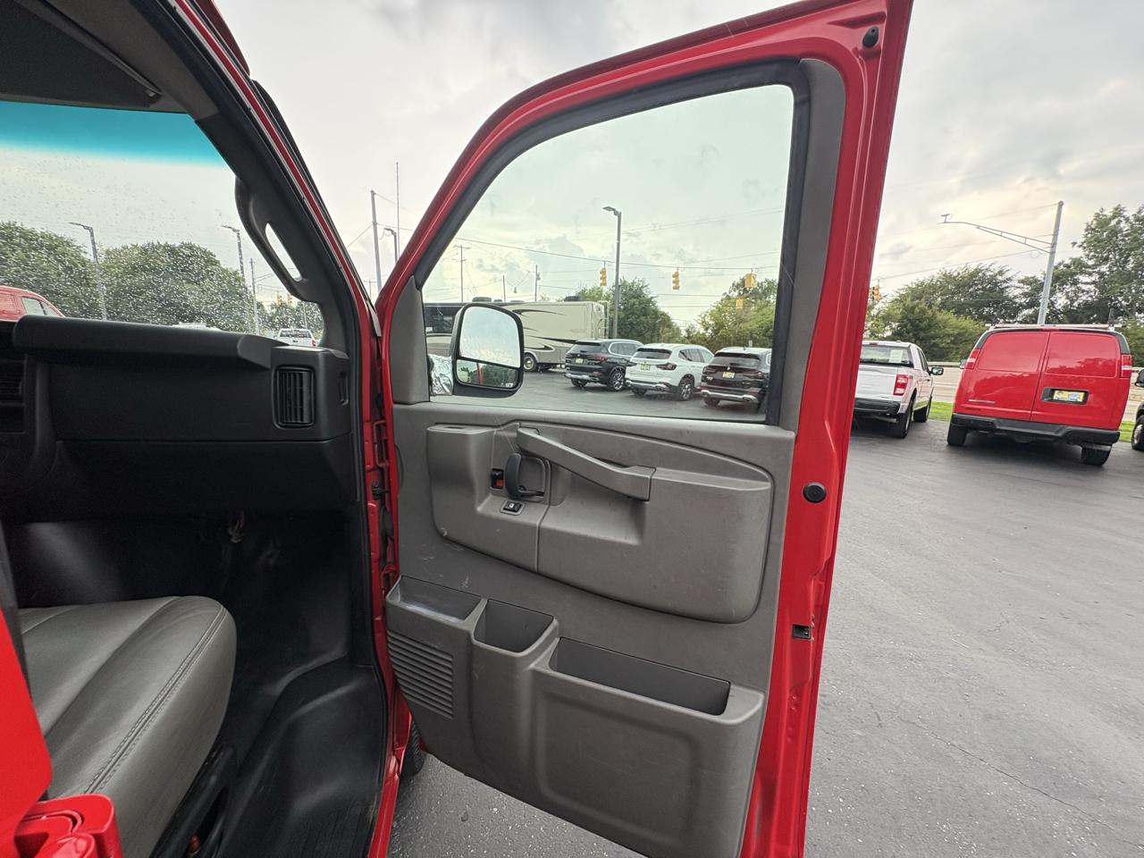 Chevrolet Express Cargo Van RWD 2500 135" 2021
