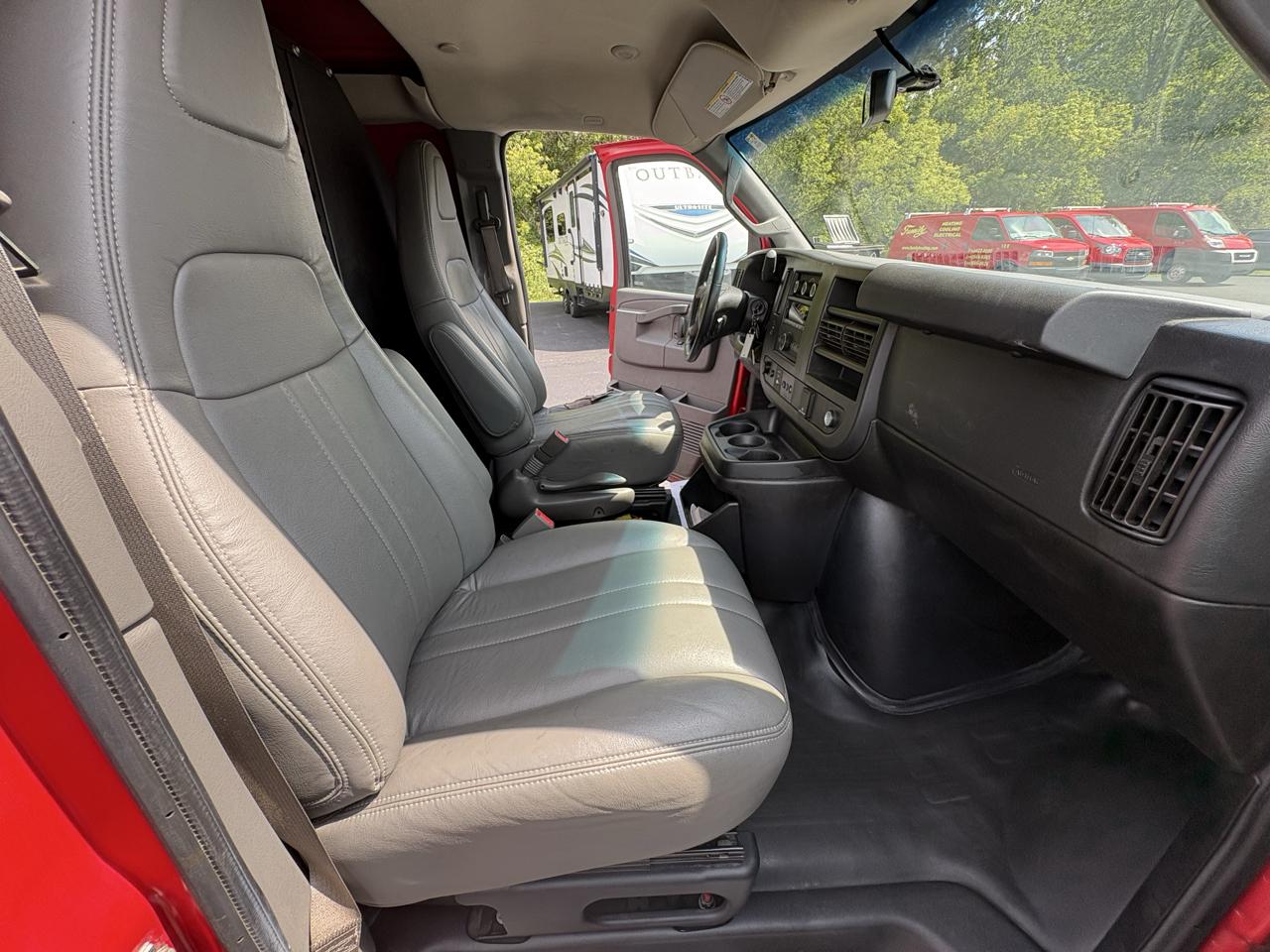Chevrolet Express Cargo Van RWD 2500 135" 2021