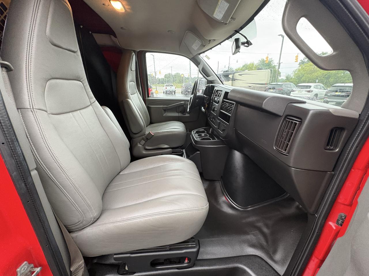 Chevrolet Express Cargo Van RWD 2500 135" 2021