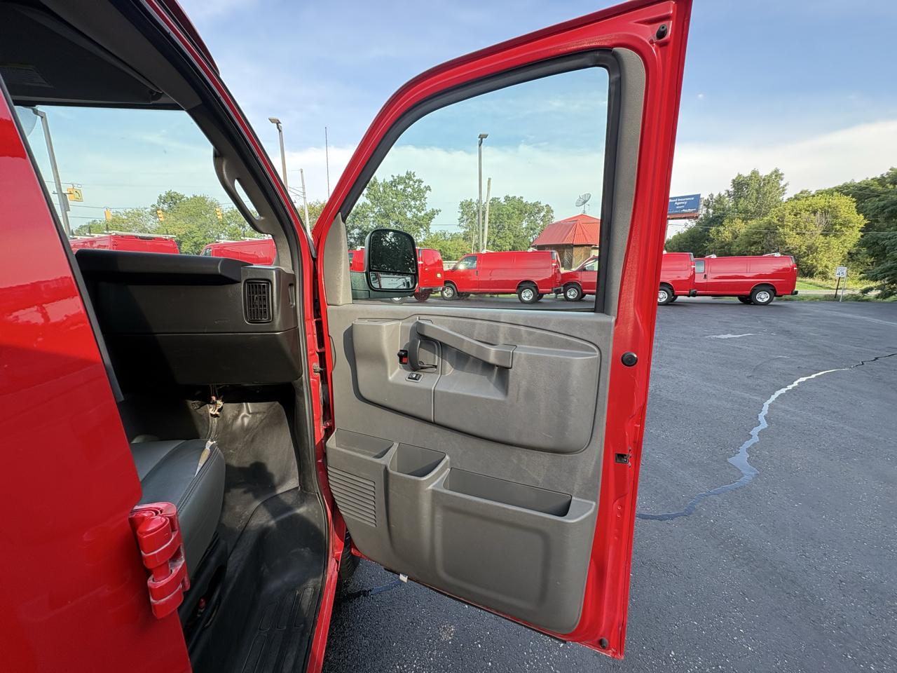 Chevrolet Express Cargo Van RWD 2500 135" 2021
